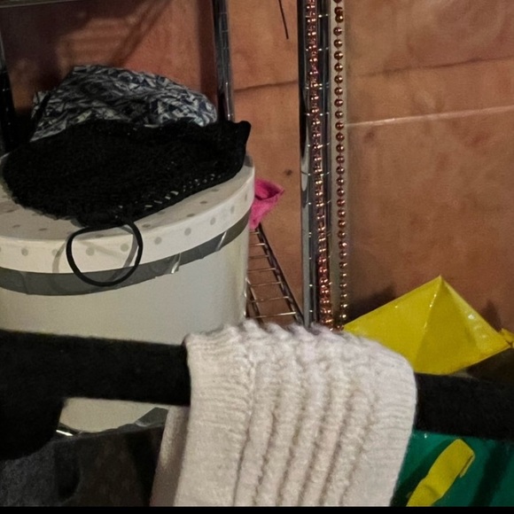 Aritzia sculpt tank, regular length, size medium - Picture 5 of 5